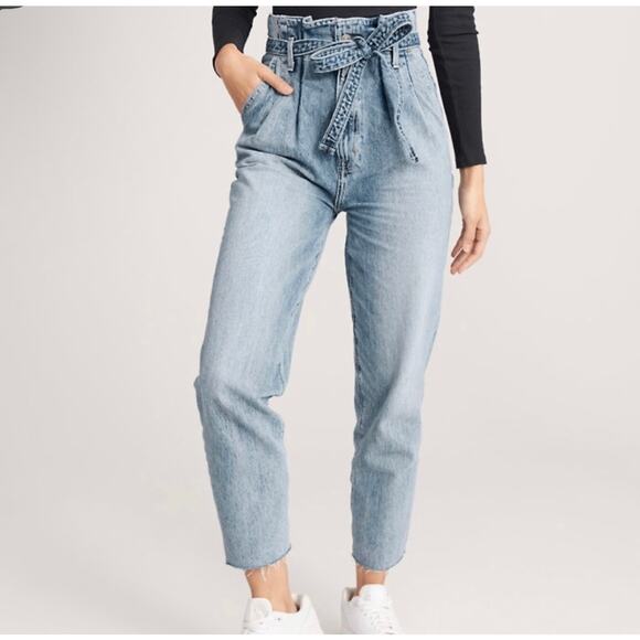 Abercrombie & Fitch Vintage Inspired Ultra High Rise Paperbag Raw Hem Mom Jeans - Picture 1 of 13